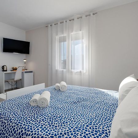 The White Building - Rooms Costermano Εξωτερικό φωτογραφία