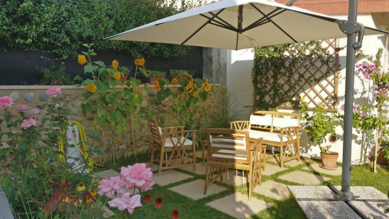 The White Building - Rooms Costermano Εξωτερικό φωτογραφία