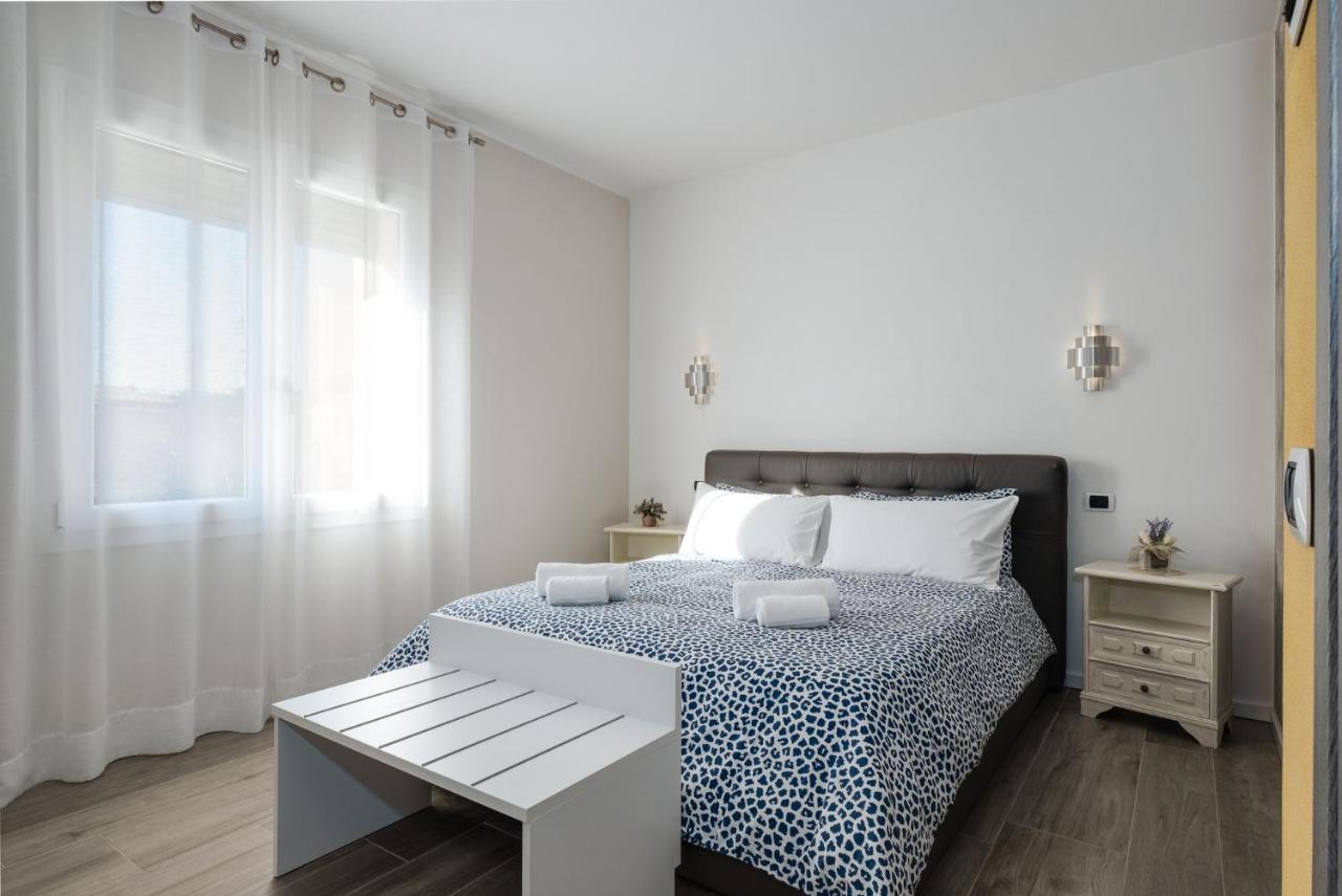 The White Building - Rooms Costermano Εξωτερικό φωτογραφία