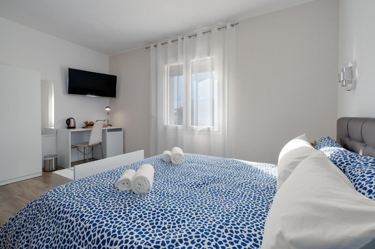 The White Building - Rooms Costermano Εξωτερικό φωτογραφία