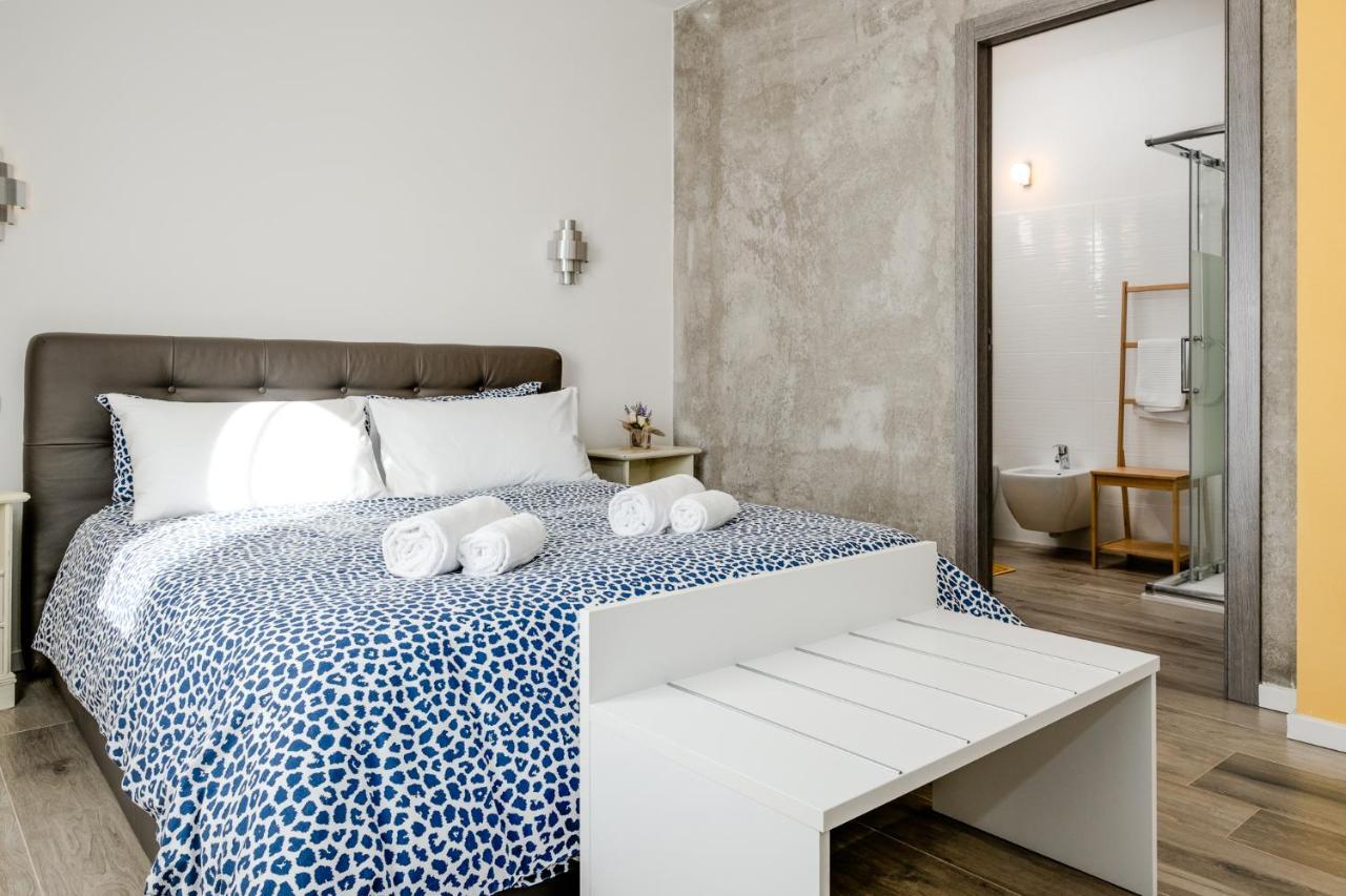 The White Building - Rooms Costermano Εξωτερικό φωτογραφία