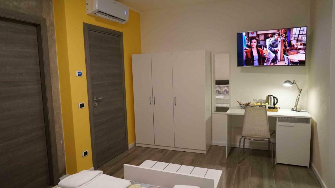The White Building - Rooms Costermano Εξωτερικό φωτογραφία