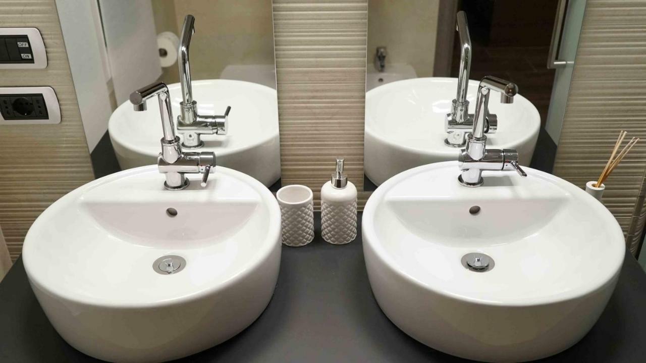 The White Building - Rooms Costermano Εξωτερικό φωτογραφία