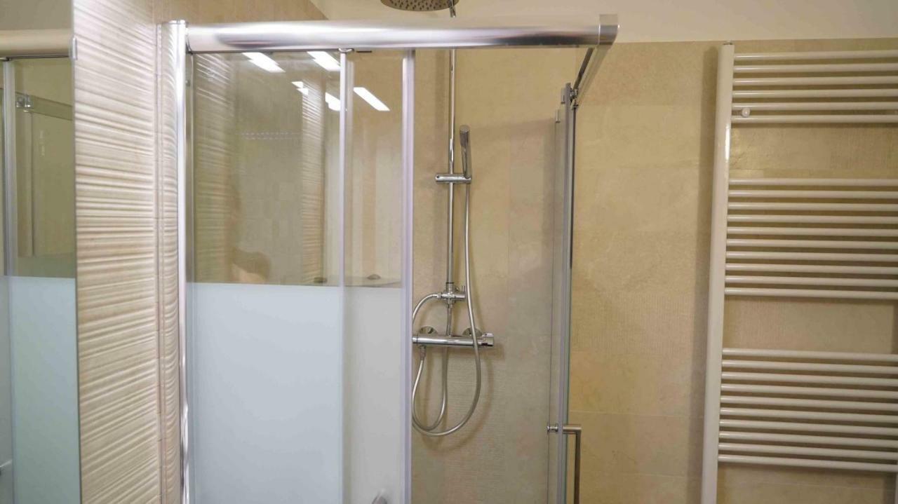The White Building - Rooms Costermano Εξωτερικό φωτογραφία