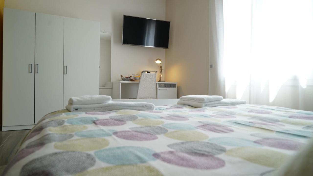 The White Building - Rooms Costermano Εξωτερικό φωτογραφία